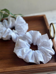 Xl scrunchie white embroidery