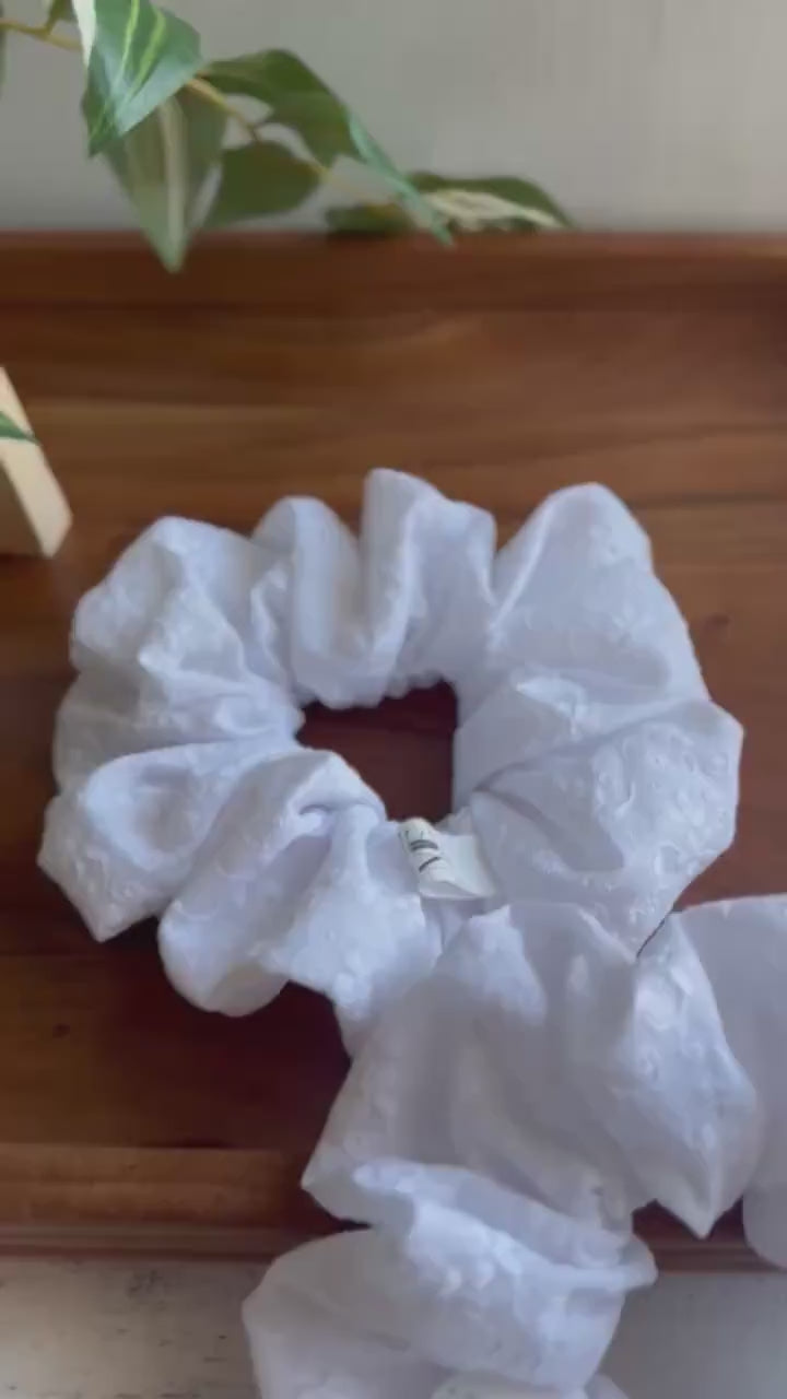 Xl scrunchie white embroidery